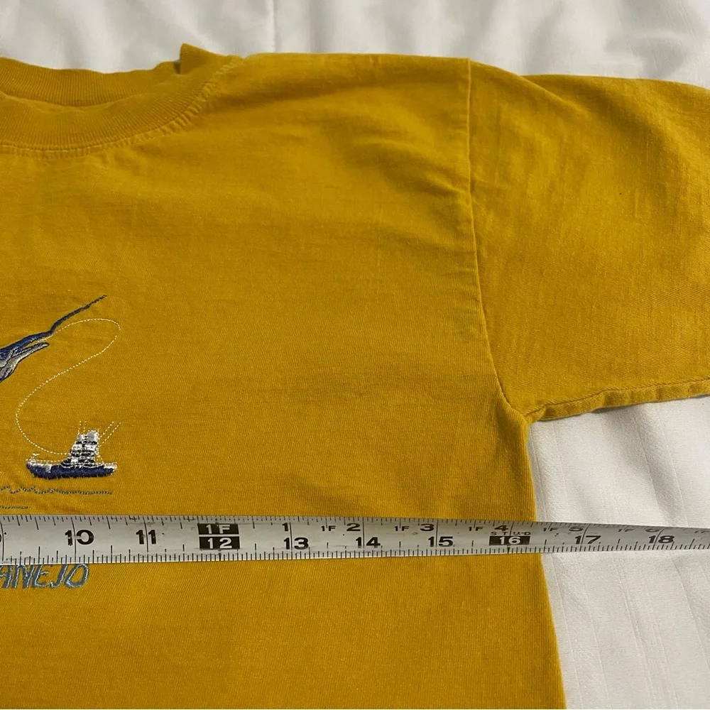 King Shirt Boys XL Yellow Mexico Stitched Embroidered Lightweight Casual Tee‎